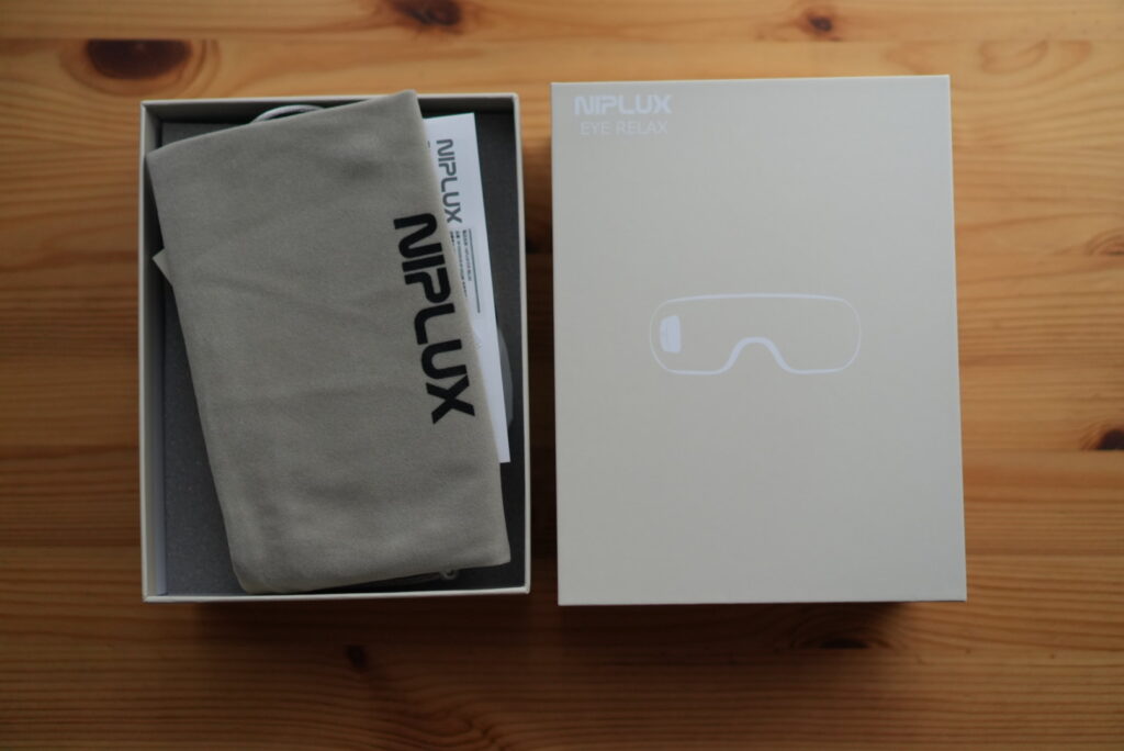 NIPLUX（ニップラックス）アイマッサージャーの付属品の写真