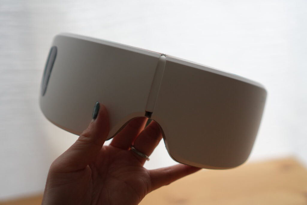 NIPLUX（ニップラックス）アイマッサージャーの本体の写真