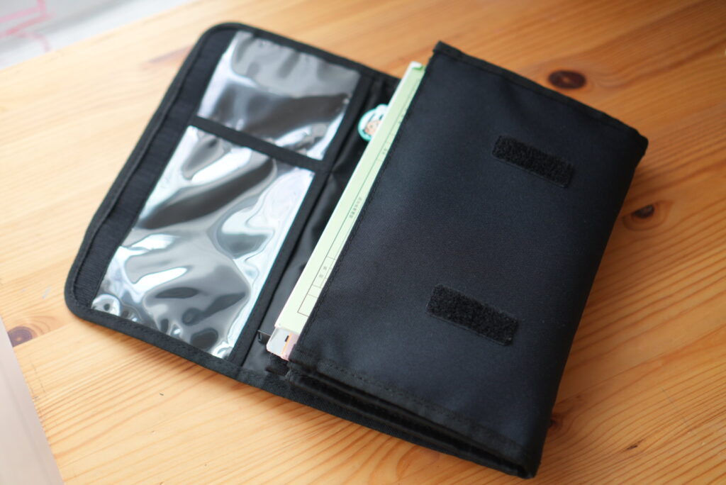 無印良品の母子手帳ケースのマジックテープ