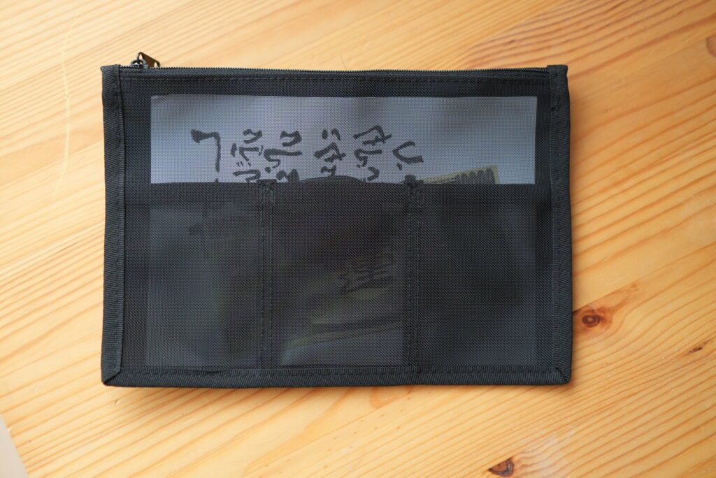 無印良品の母子手帳ケース付属のチャック付きケース