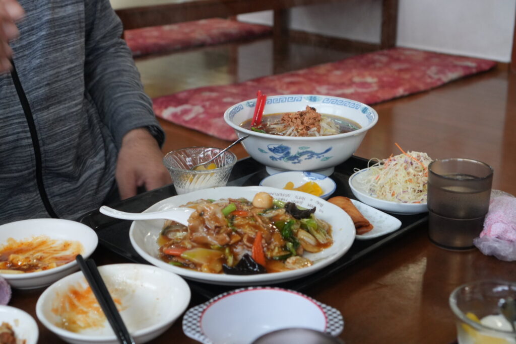 中国台湾料理 福都 筑西店のラーメン八宝菜ごはんの写真