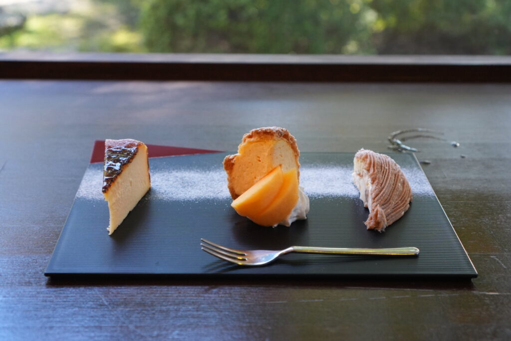 「カフェ・ユンヌ」のデザートの盛り合わせ