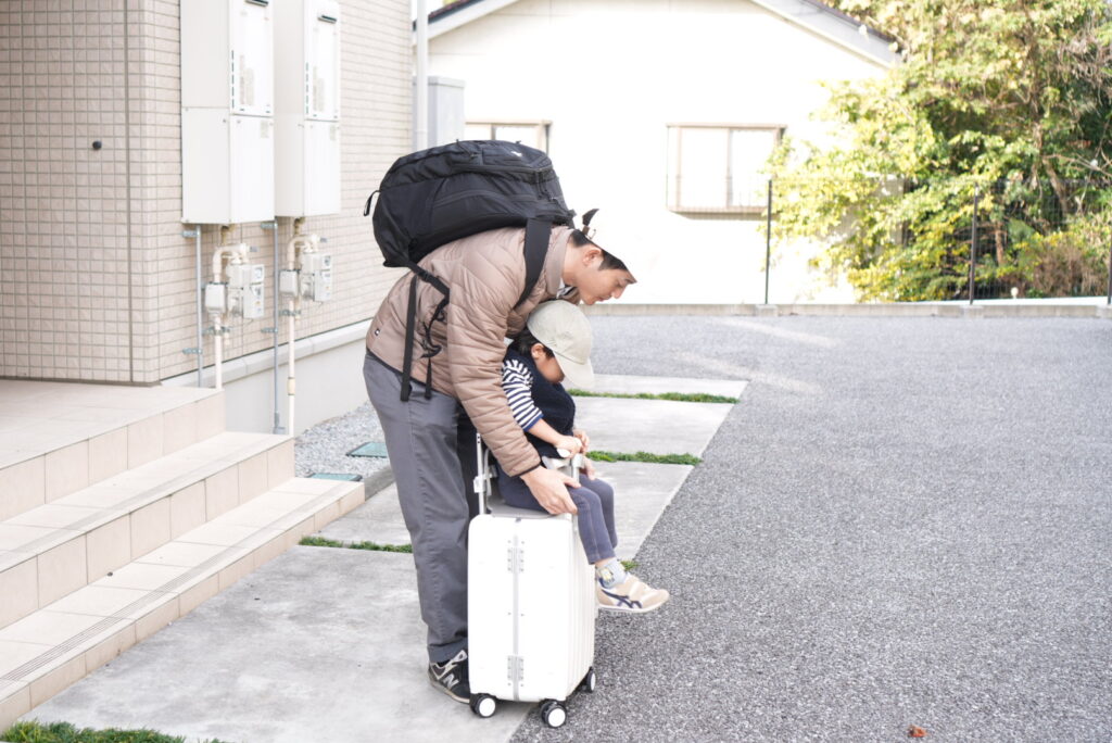 乗れるキャリーケースの写真