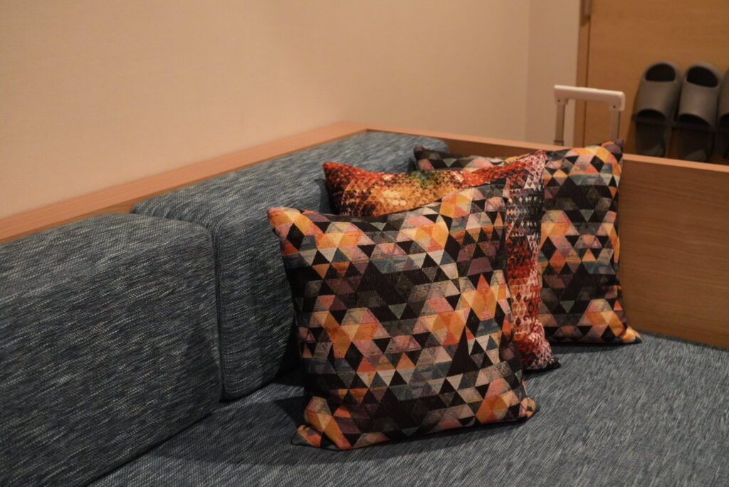 OMO5函館 by 星野リゾートのソファ