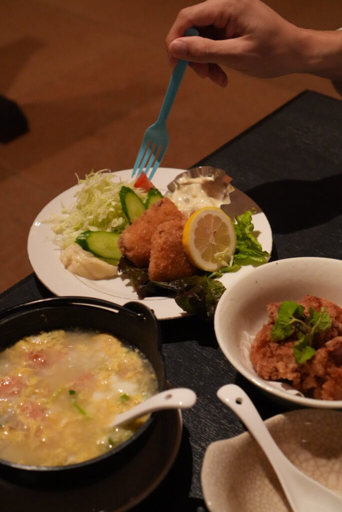 根ぼっけの白身魚フライ、唐揚げ、雑炊の写真